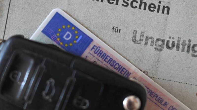 Lange Wartezeiten auf Termine in Krefeld: Stadt rät zur Nutzung des Online-Umtauschs beim Führerschein