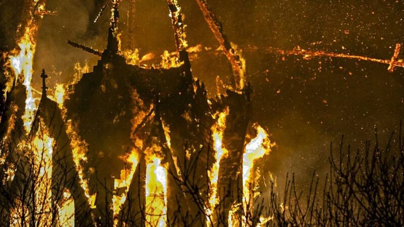 Große Anteilnahme nach Brand: Wird die Vondelkerk in Amsterdam wieder aufgebaut?