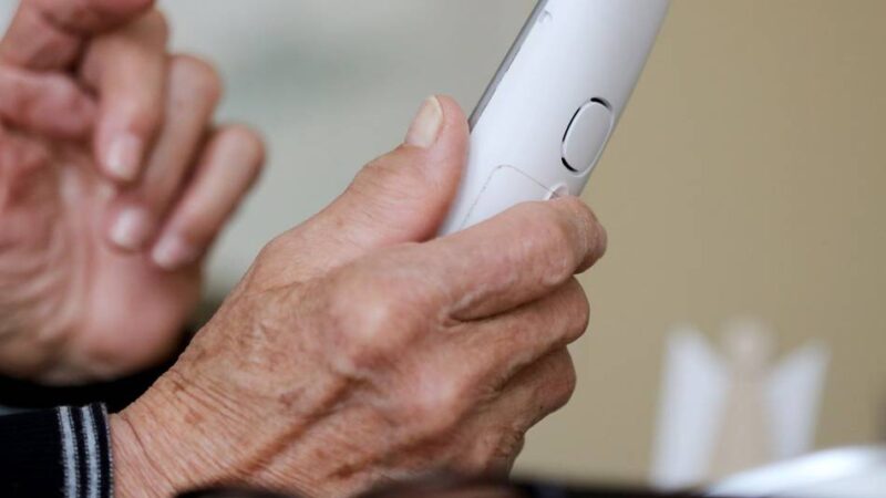 Zeugen gesucht in Korschenbroich: Trickdiebe setzen 75-Jährigen stundenlang unter Druck