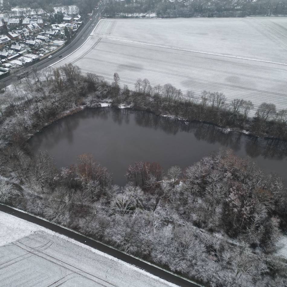 Spaziergänger finden toten 14-Jährigen: Leichenfund in Dormagen – Taucher suchen im Waldsee nach Spuren