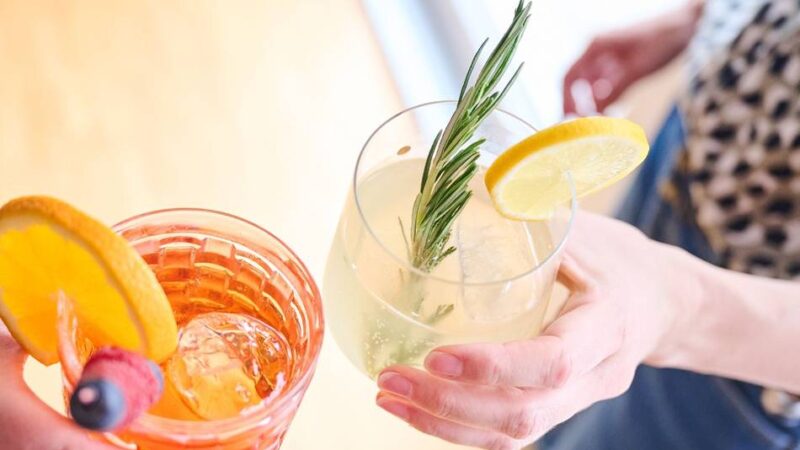 Neujahrsvorsätze im Januar: Hier gibt es in Neuss alkoholfreie Cocktails und veganes Essen