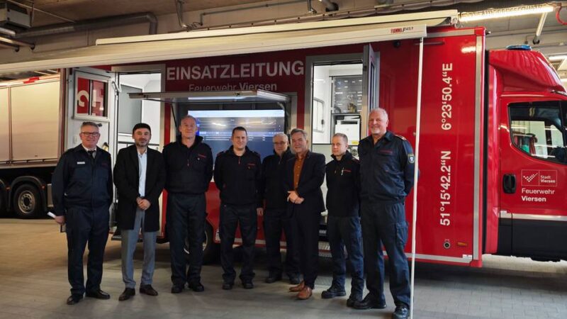 Modernste Führungs- und Kommunikationstechnik: Neuer Einsatzleitwagen für die Feuerwehr Viersen