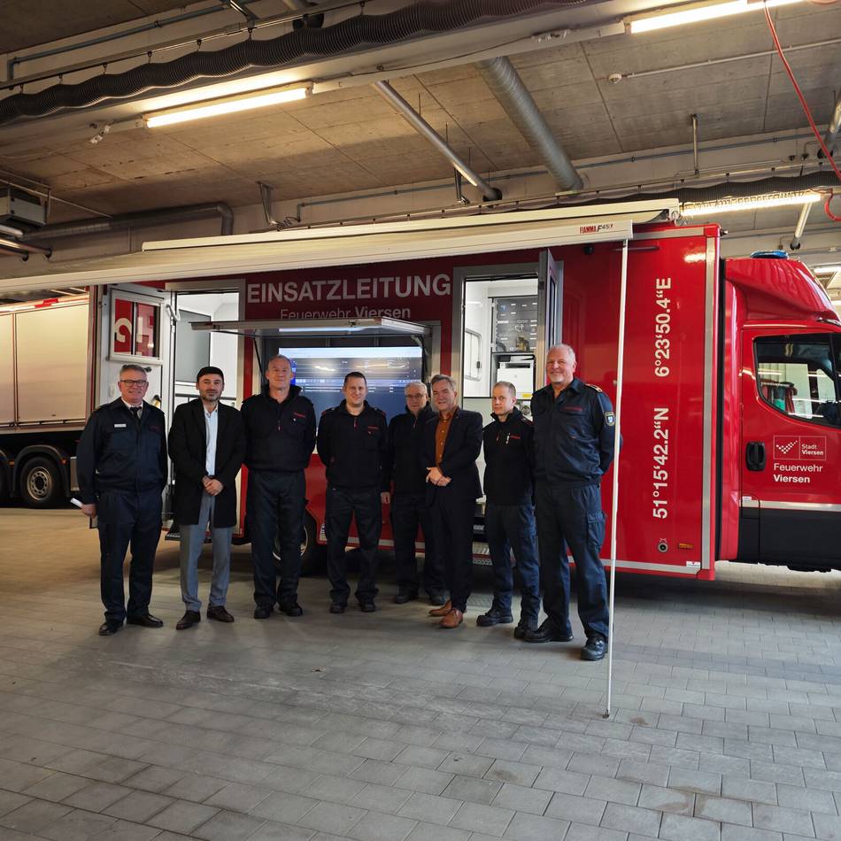 Modernste Führungs- und Kommunikationstechnik: Neuer Einsatzleitwagen für die Feuerwehr Viersen