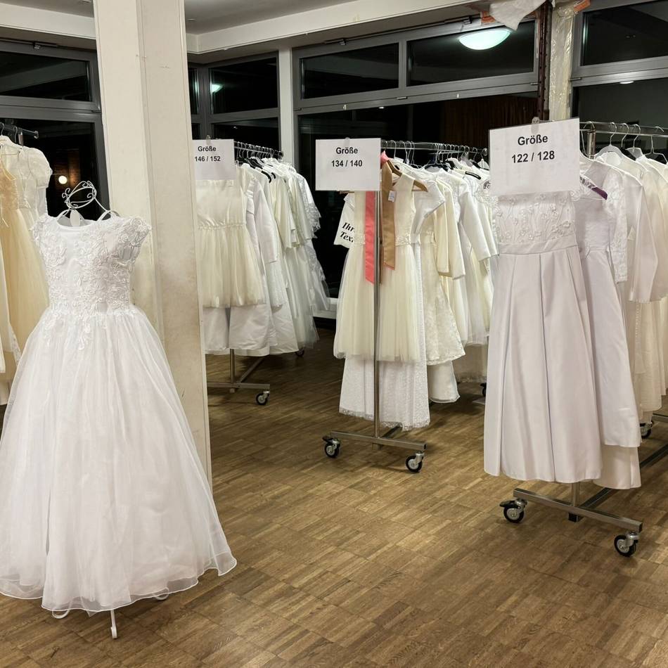 Besondere Börse in Neuss: Ein zweites Leben für Kommunionkleider