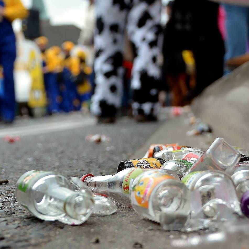 Stadt droht mit Zwangsgeld: Hier herrscht am Rosenmontag in Kempen Glasverbot