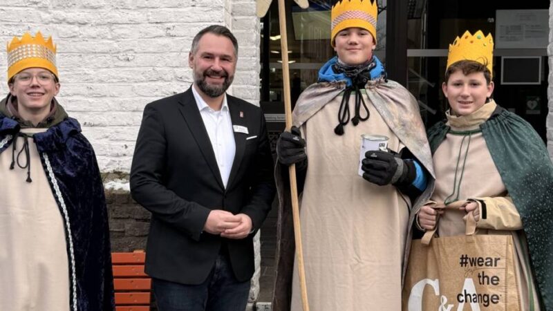 Kinder bringen den Segen: Xantens Bürgermeister lobt Sternsinger als „Vorbilder für die Gesellschaft“