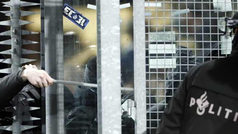 Europa League: Polizei räumt Gästeblock in Utrecht – 1.200 Genk-Fans ausgeschlossen