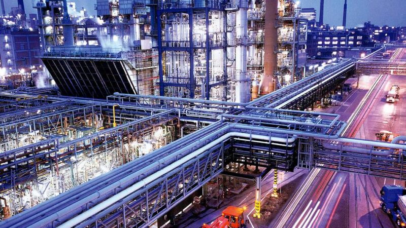 Tausende Beschäftigte in Leverkusen: Chemie-Arbeitgeber fordern „tarifpolitische Atempause“