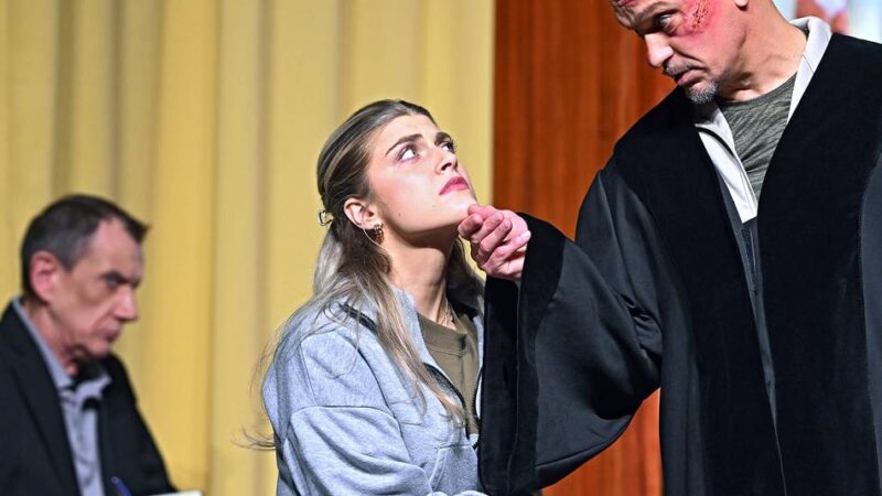 Kultur in Ratingen: Schauspiel zeigt Kampf um Einfluss und Macht