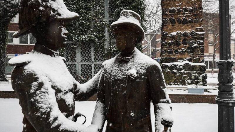 Weiß gepuderte Quirinusstadt: So schön ist Neuss im Schneegestöber