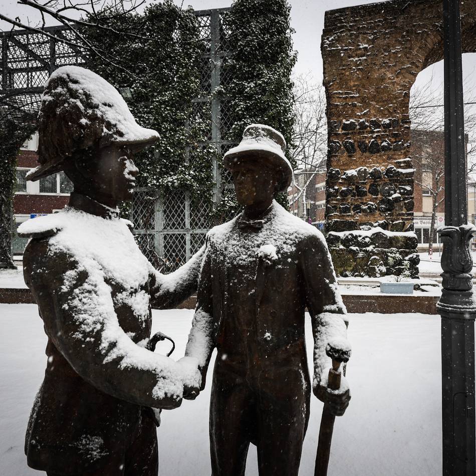 Weiß gepuderte Quirinusstadt: So schön ist Neuss im Schneegestöber
