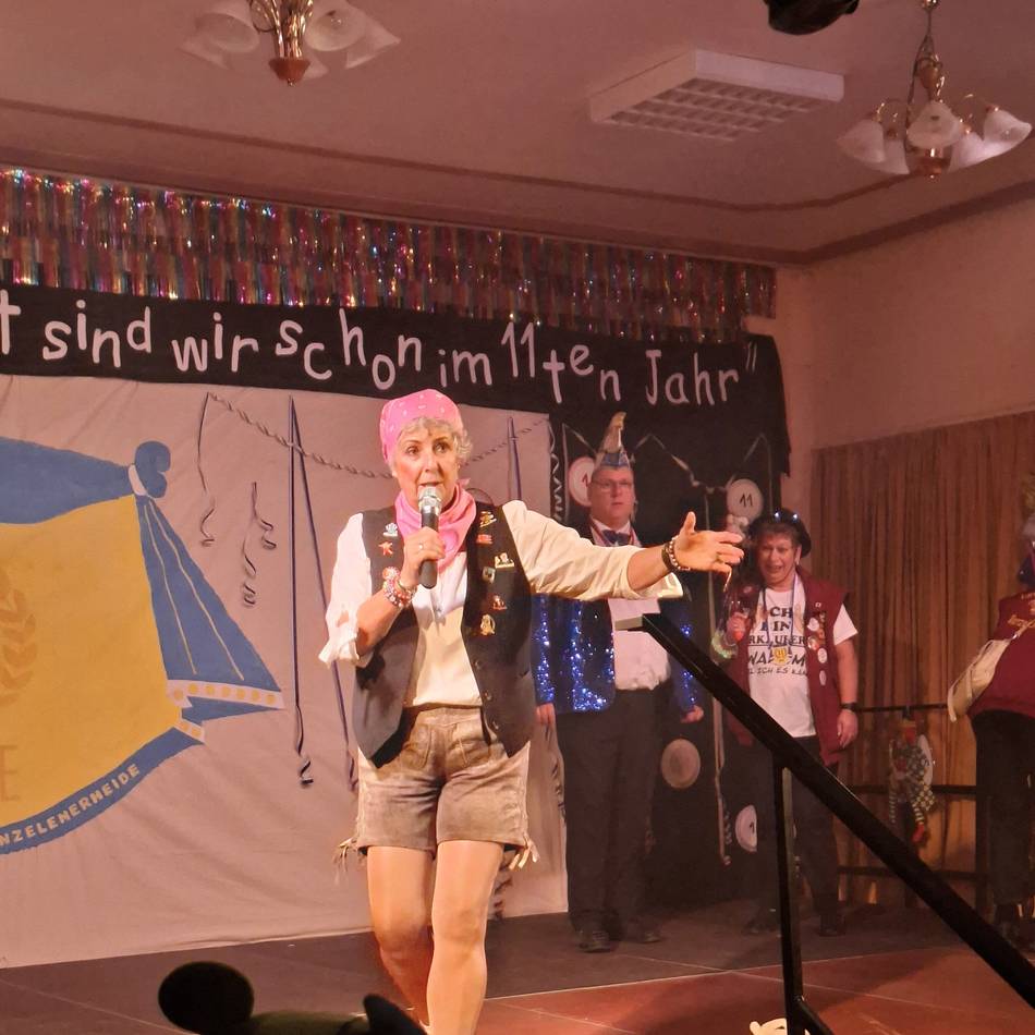 Büttensitzung des Spielmannszuges Menzelenerheide: „Dörti Dänzing“ mit dem Sitzungspräsidenten