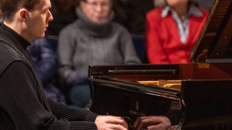 Lukas Sternath zu Gast in der Kempener Paterskirche: Senkrechtstarter überzeugt auch junges Publikum