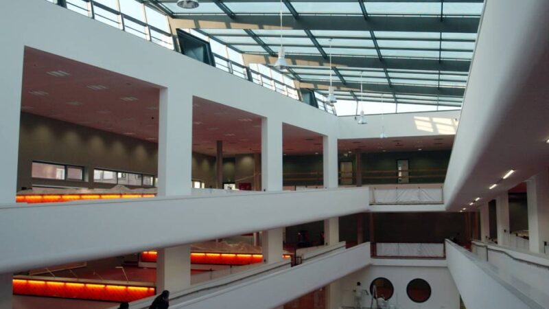 Mediothek Krefeld kooperiert mit Venlo: Sprache lernen bei Kuchen und Tee