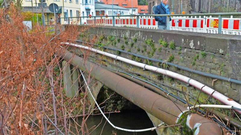 Verkehr: Umleitung an gesperrter Brücke in Velbert-Nierenhof spielt sich ein