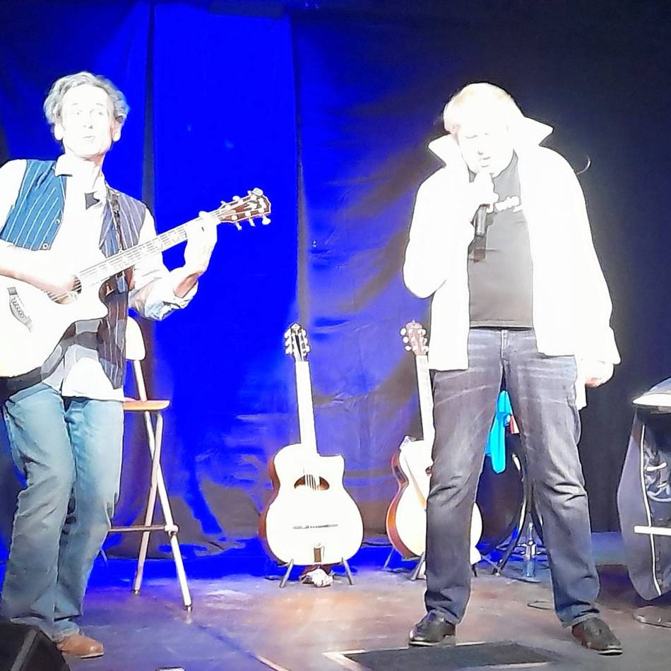 „Haui“ hatte einen gefeierten Auftritt im WIR-Haus: Publikum gab den besten Hintergrund-Chor