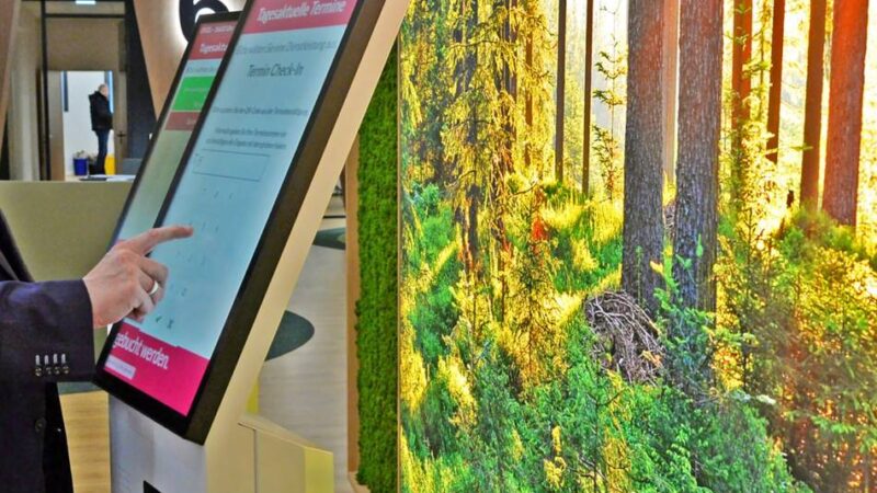 Stadtverwaltung hat für 1,2 Millionen Euro neue Anlaufstelle in der Fußgängerzone eröffnet: Neues Service-Büro der Stadt Velbert vermittelt ein „natürliches Gefühl“