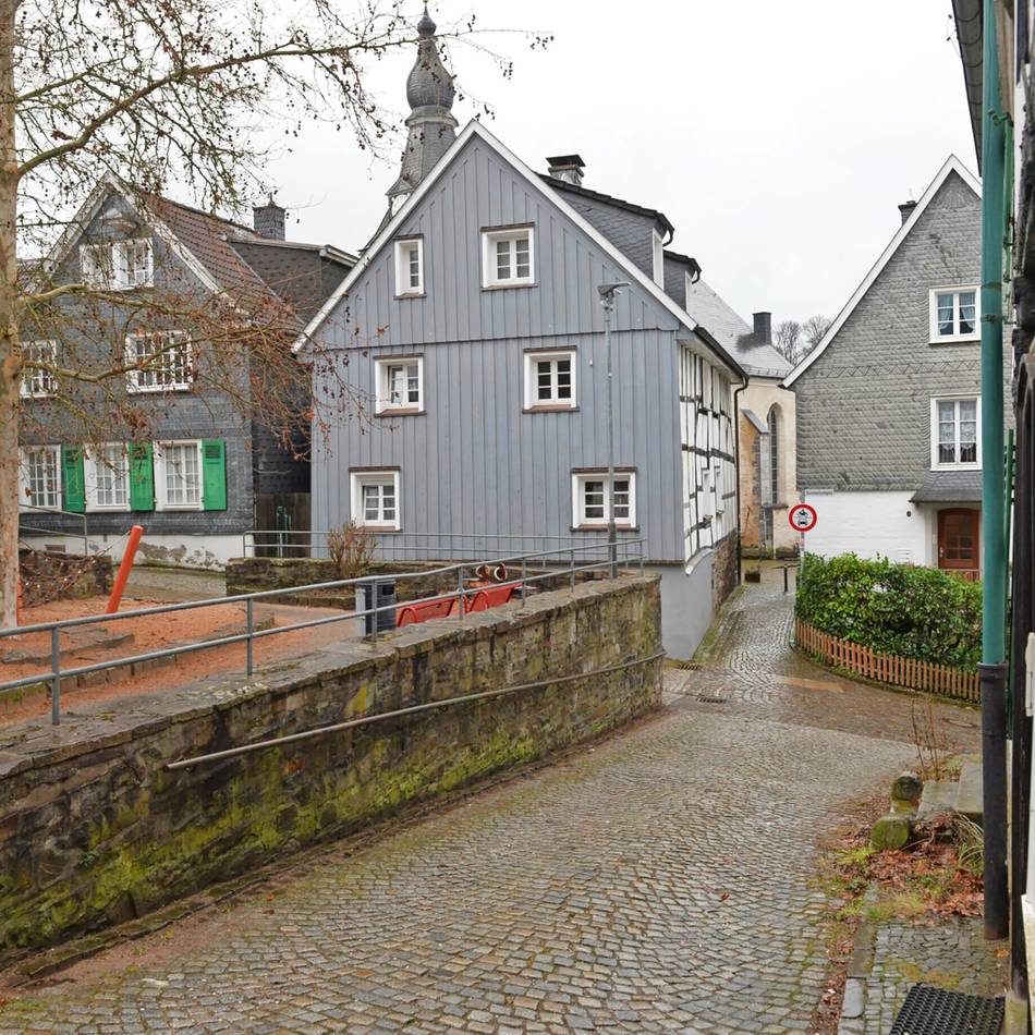 Die Baumaßnahmen reichen von der Nevigeser Altstadt bis zu Wohnstraßen auf Tönisheide: Die Technischen Betriebe haben einiges vor