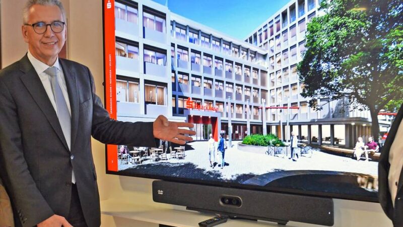 Im März kommen die ersten Gerüste – bei den Schließfächern ist man anders als in Gelsenkirchen aufgestellt: Die Hauptfiliale der Sparkasse wird umgebaut