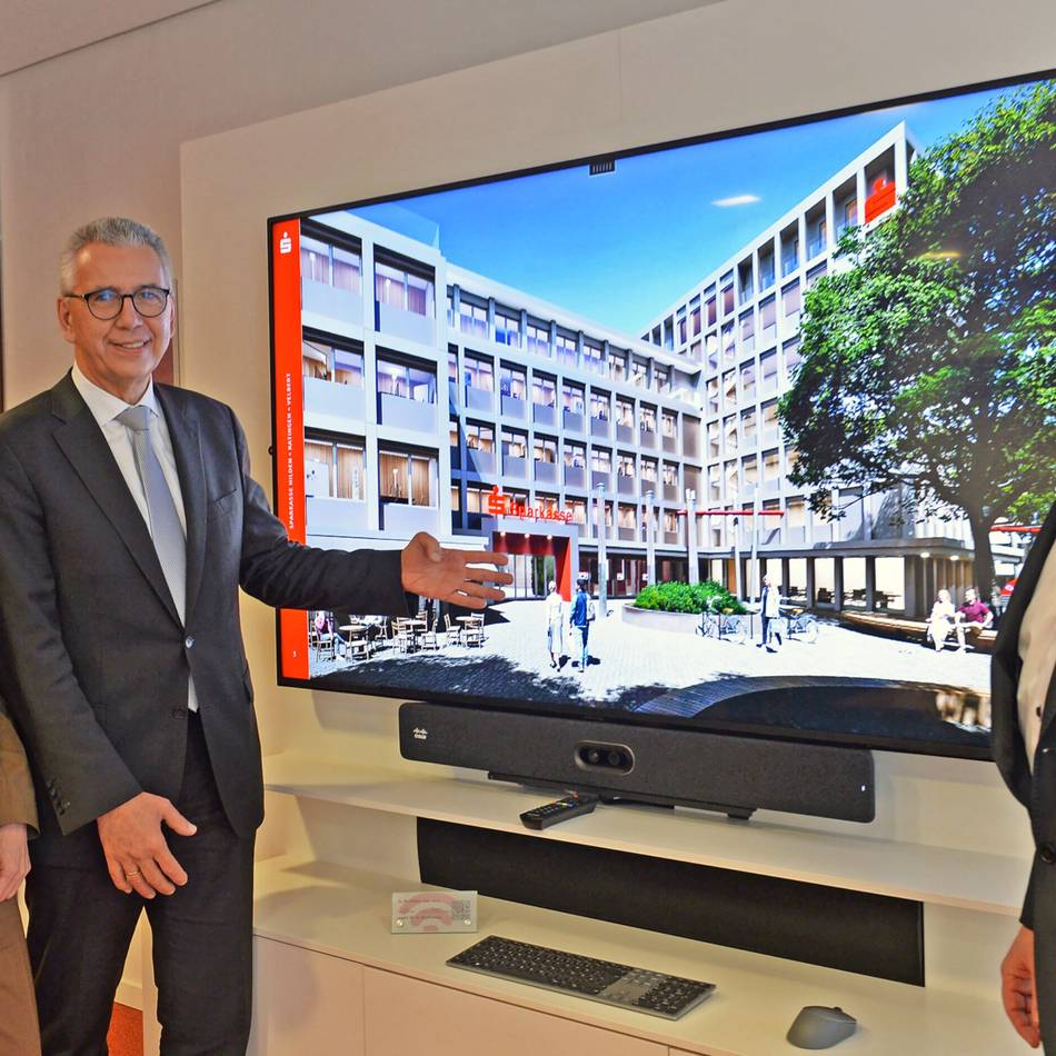 Im März kommen die ersten Gerüste – bei den Schließfächern ist man anders als in Gelsenkirchen aufgestellt: Die Hauptfiliale der Sparkasse wird umgebaut