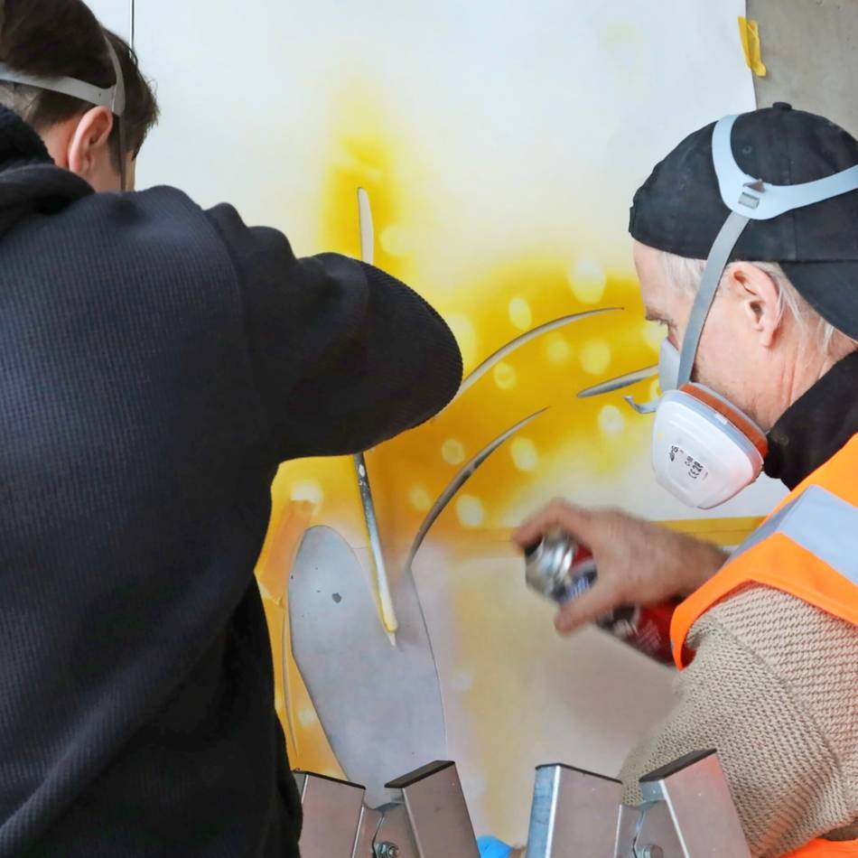 Kunstausstellung in Rheinberg: Street-Art-Künstler Thomas Baumgärtel sprüht Bananen ans Alte Rathaus