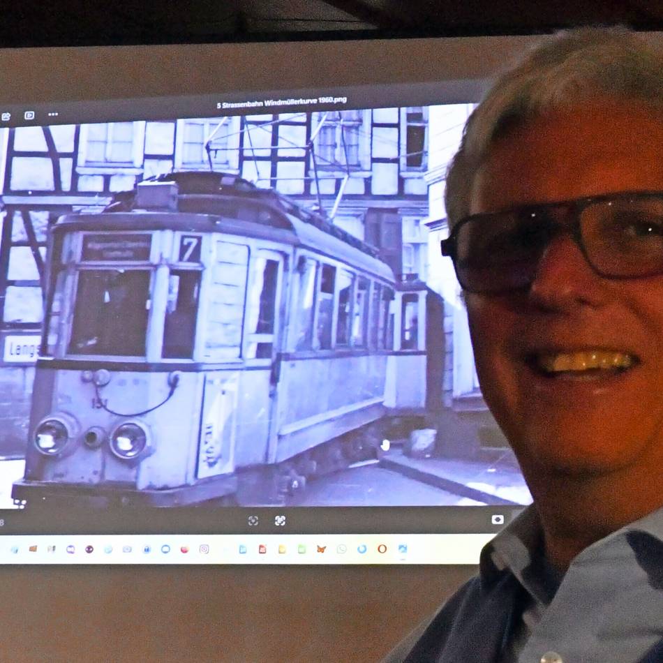 Der Verein der Freunde und Förderer des Kulturensembles Schloss Hardenberg hält die Vergangenheit beim Töttertreff lebendig: Alte Fotos wecken viele Erinnerungen