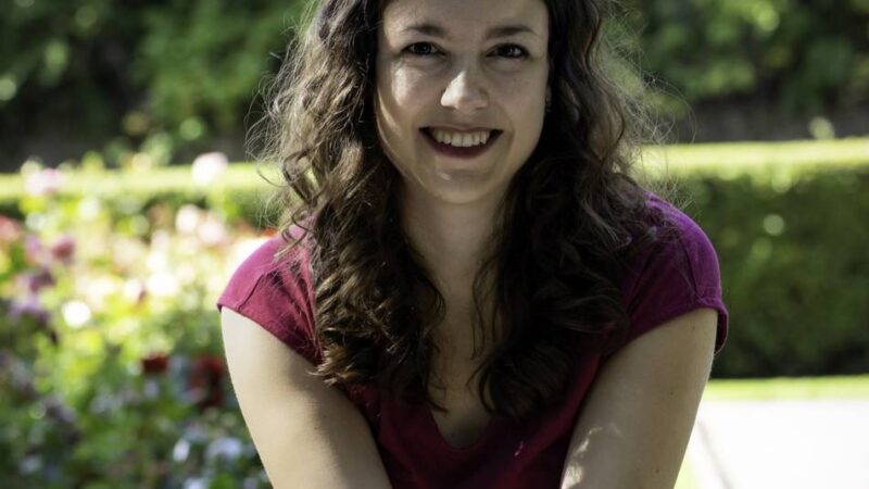 Lesung in der VHS Grevenbroich: „Das habe ich mir als Kind ausgemalt“ – Autorin stellt ersten Vampir-Roman vor