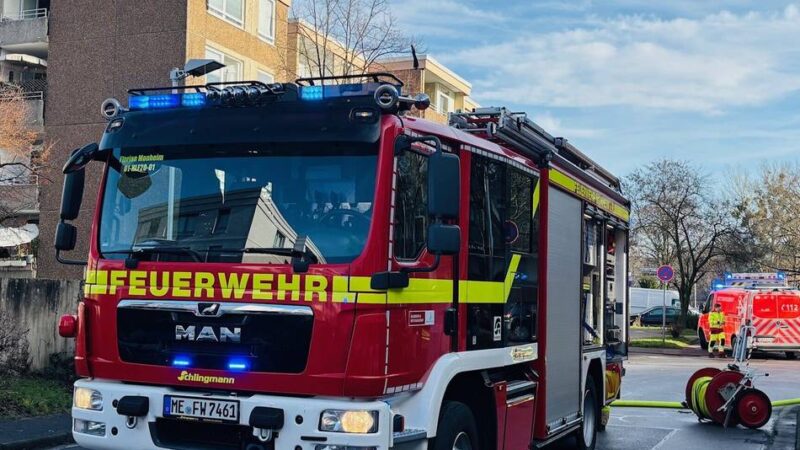 Feuerwehr Monheim: Bewohner bei Wohnungsbrand lebensgefährlich verletzt