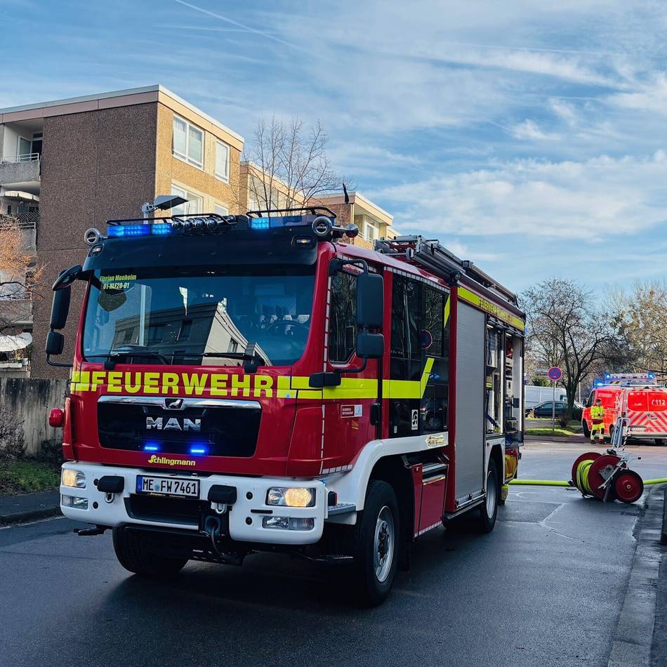 Feuerwehr Monheim: Bewohner bei Wohnungsbrand lebensgefährlich verletzt
