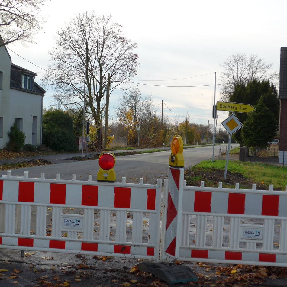 Straßensanierung wird fortgesetzt: Reitweg in Rheinberg ab Montag wieder gesperrt