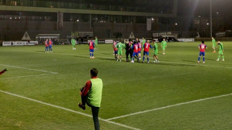 1:7 gegen die U23 von Borussia Mönchengladbach: Bitteres KFC-Debüt – neuer Verteidiger muss nach 20 Minuten verletzt raus
