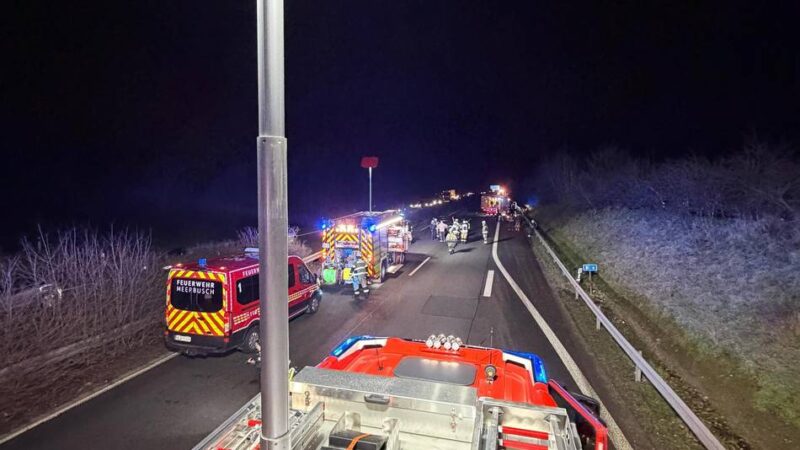 Feuerwehr Meerbusch rückt mehrfach aus: Hochbetrieb bei der Feuerwehr Meerbusch