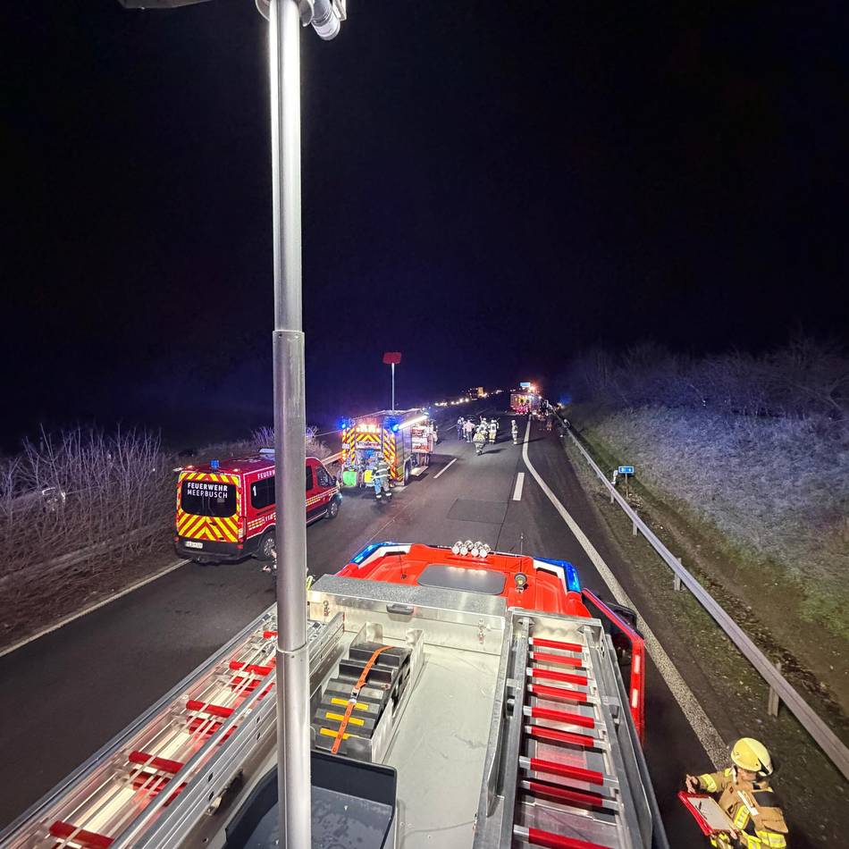 Feuerwehr Meerbusch rückt mehrfach aus: Hochbetrieb bei der Feuerwehr Meerbusch