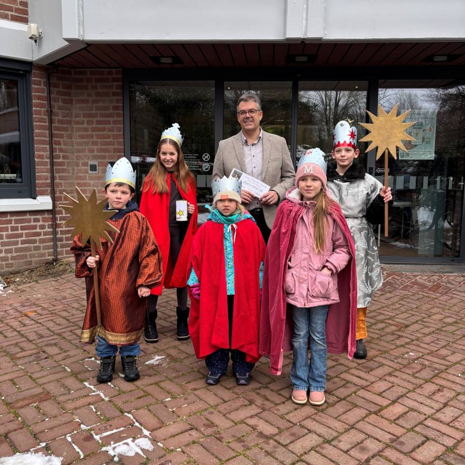 Sternsinger bringen den Segen ins Rathaus: „Dass sie an andere Kinder denken und sich für sie einsetzen, macht mich stolz und dankbar“