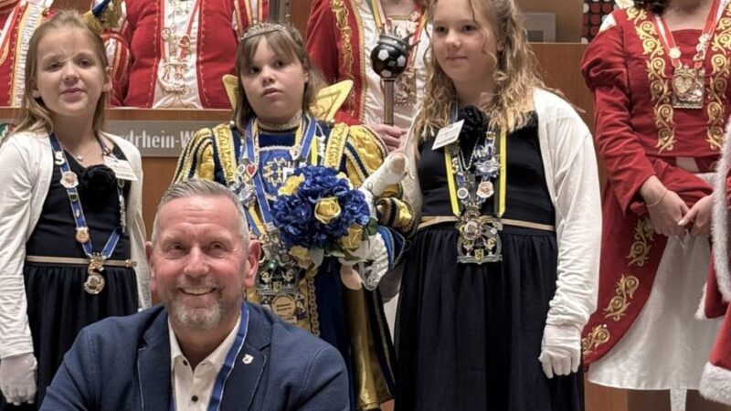 Ausflug nach Düsseldorf: Willichs Kinderprinzessin besucht den Landtag