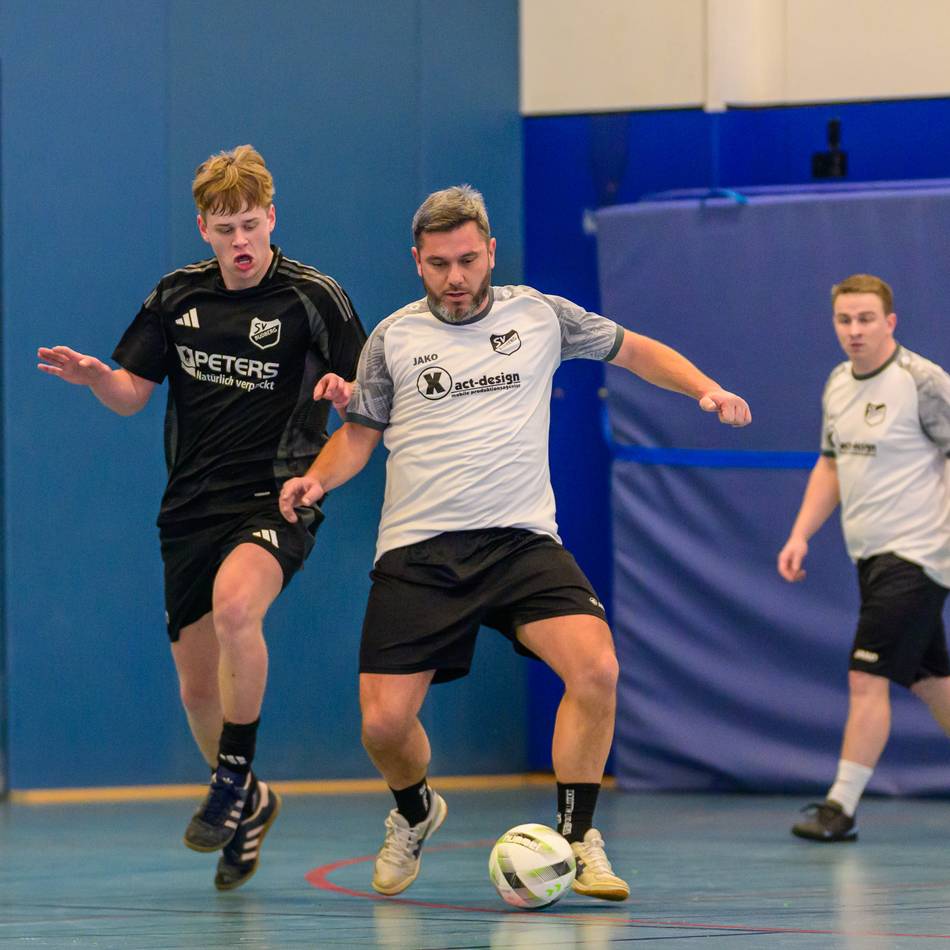 Verletzung überschattet Titelkämpfe: SV Budberg II nimmt den Stadtmeister-Pokal wieder mit