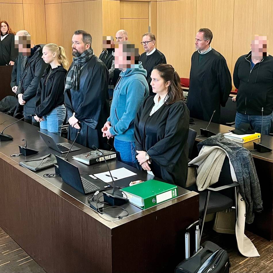 Prozessauftakt in Düsseldorf: Mutmaßlicher Chef von illegaler Zigarettenfabrik kündigt Geständnis an