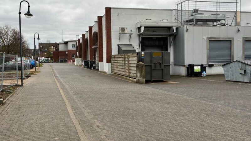 Baumaßnahmen in Korschenbroich: Pläne für Lärmschutzwände am Einkaufszentrum