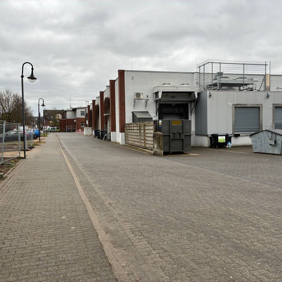 Baumaßnahmen in Korschenbroich: Pläne für Lärmschutzwände am Einkaufszentrum