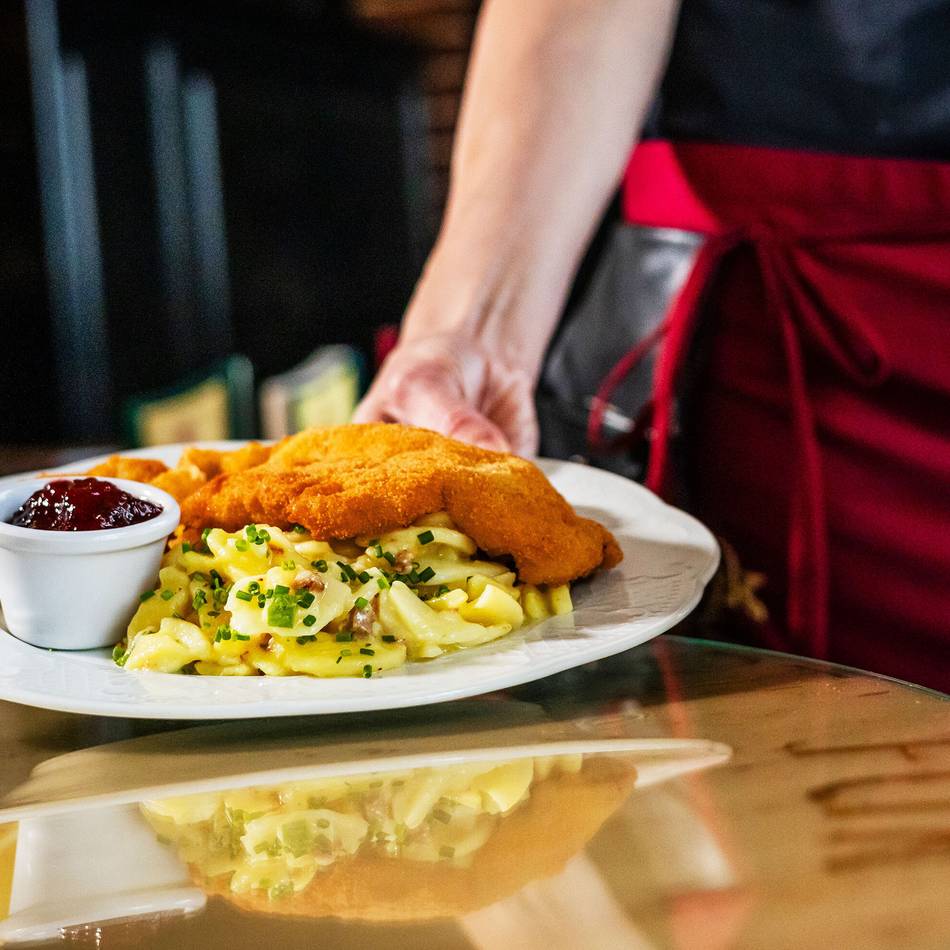 Gewerkschaft macht auf Neuregelung aufmerksam: Mehr Geld für Mini-Jobber in Gastronomie