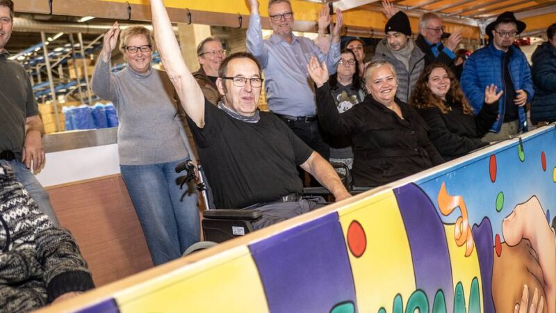 Karneval in Düsseldorf: Mit dem Rolli auf den Rosenmontagszug