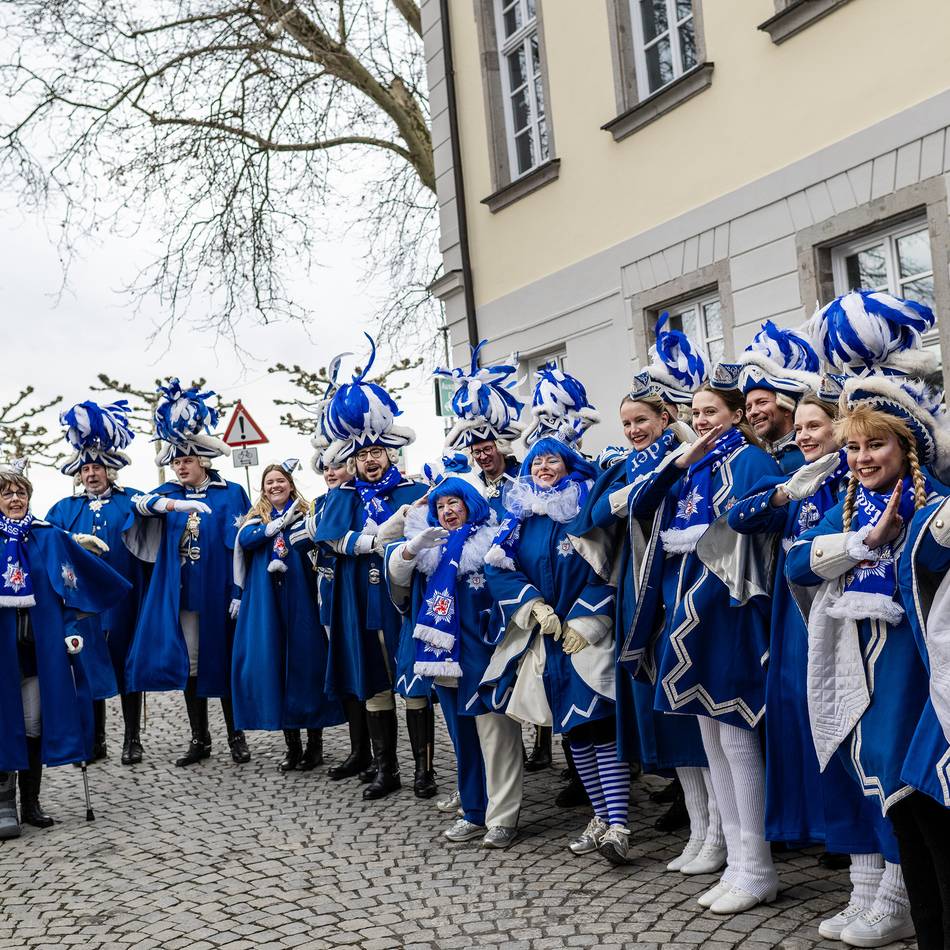 Brauchtumstreff in Düsseldorf: Karnevalisten eröffnen Feldlager in der Altstadt – und rechnen mit Besuch aus Köln