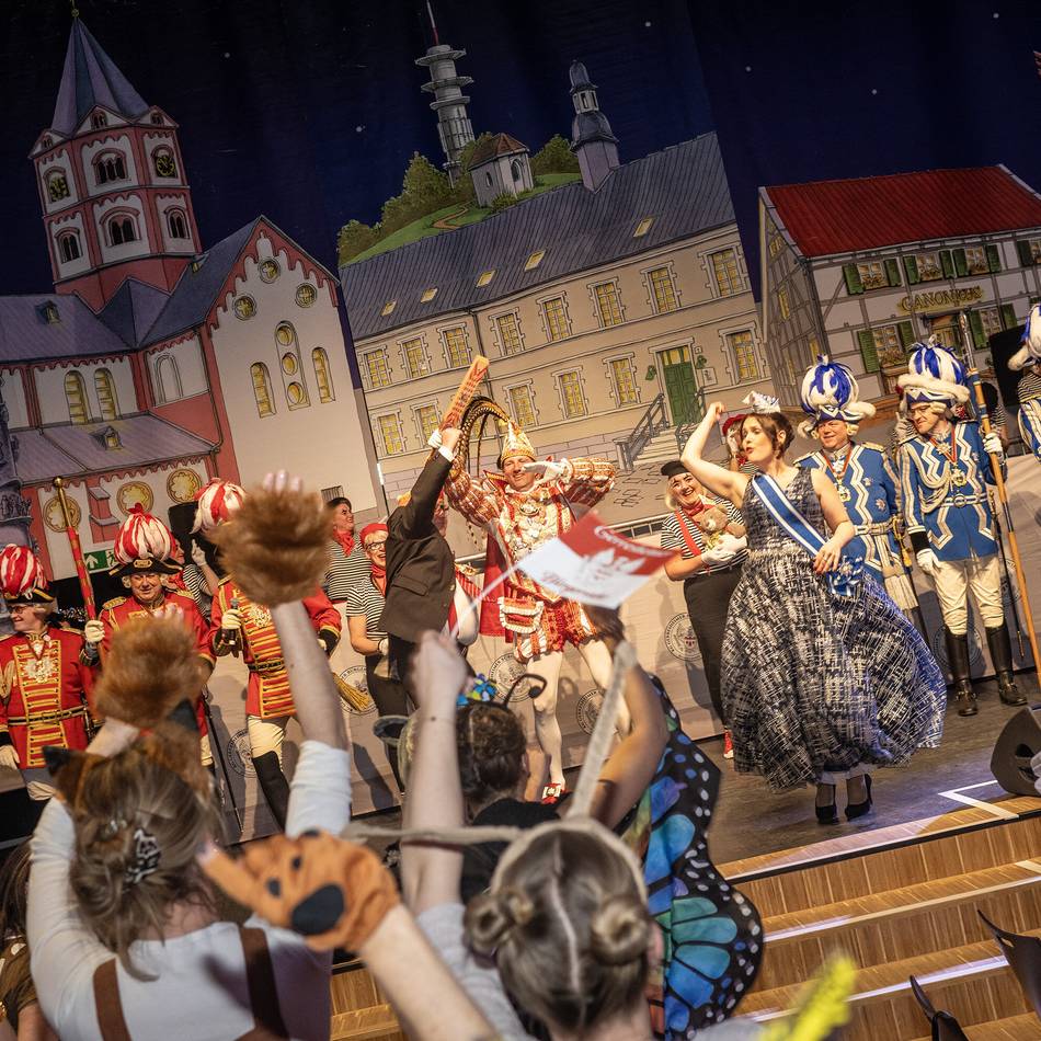 Damensitzung in Gerresheim: Glückliche Bürgerwehr feiert endlich wieder in der Aula