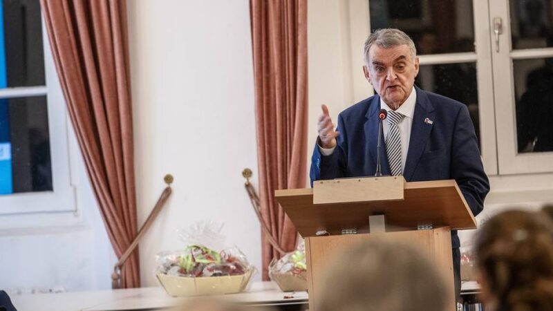NRW-Innenminister in Jüchen: Bei Reuls Besuch brodelt es hinter den Kulissen