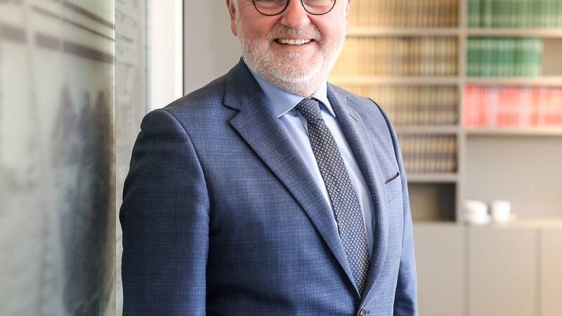 Nach 10 Jahren für das Neusser Landestheater: Cornel Hüsch gibt Vorsitz bei Theaterverein ab