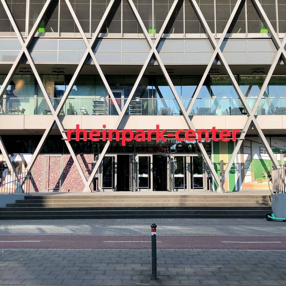 Aktion im Neusser Rheinpark-Center: Ausstellung würdigt stille Helden