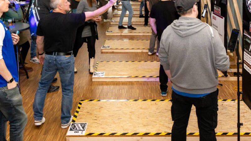 64 Teilnehmer bei Turnier: Keyenberg im Dartsfieber