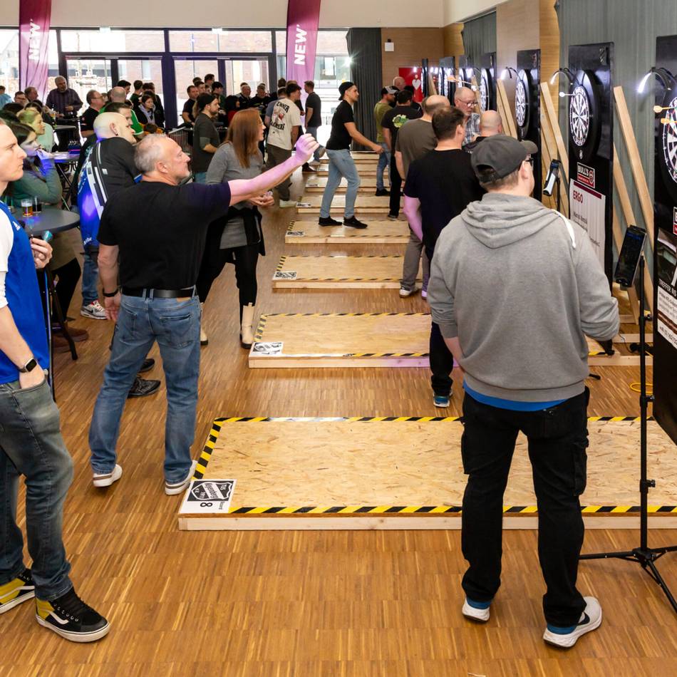 64 Teilnehmer bei Turnier: Keyenberg im Dartsfieber