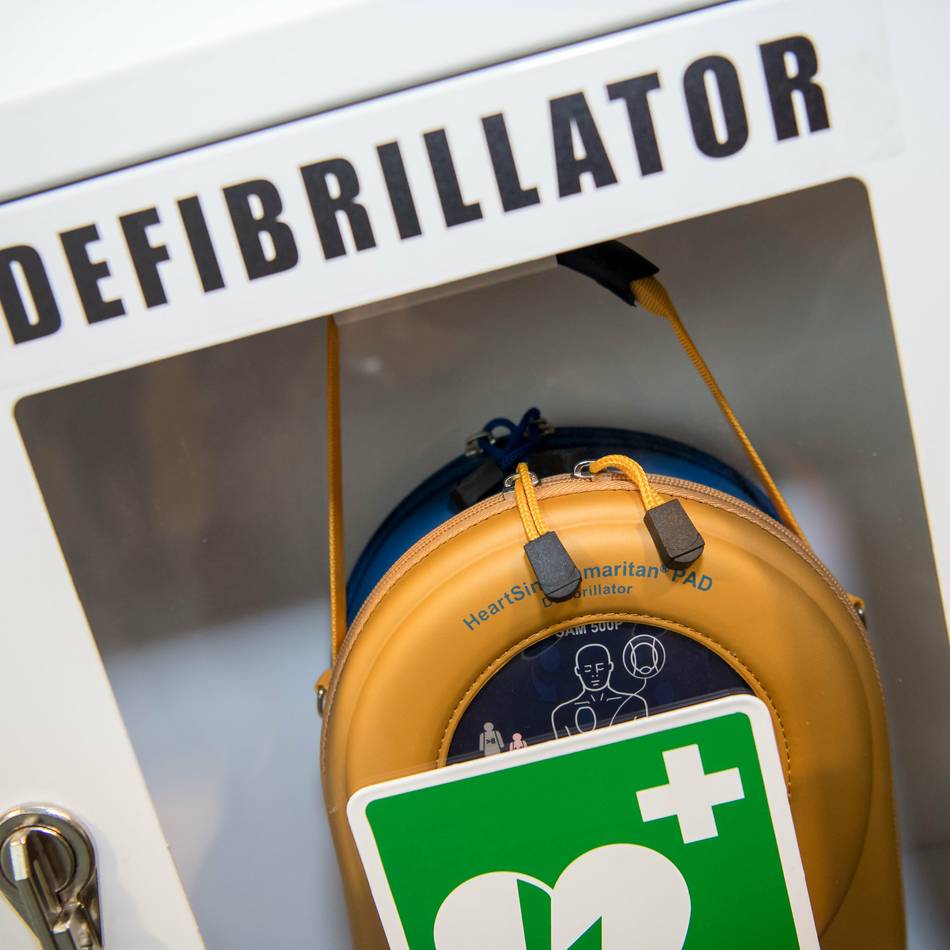 Lebensretter in Grevenbroich: Stadtweit inzwischen 54 Defibrillatoren gemeldet