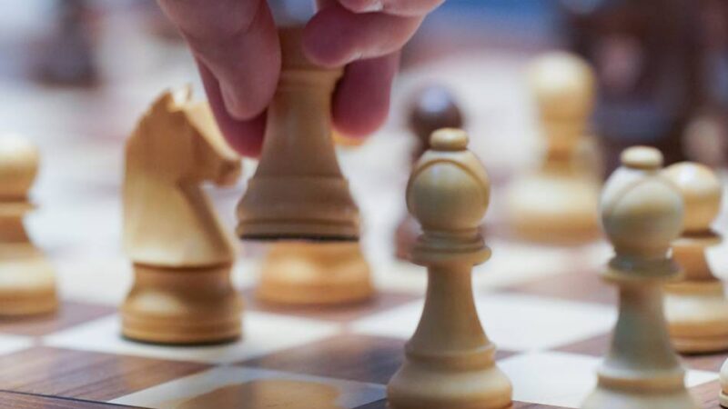 Königliches Spiel in Korschenbroich: Offene Stadtmeisterschaft im Schach startet